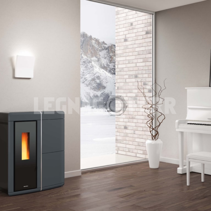 Nordica Extraflame Evelyne Termostufa a Pellet Ermetica Ventilata Slim 5,3 18,0 kW legnagoferr03